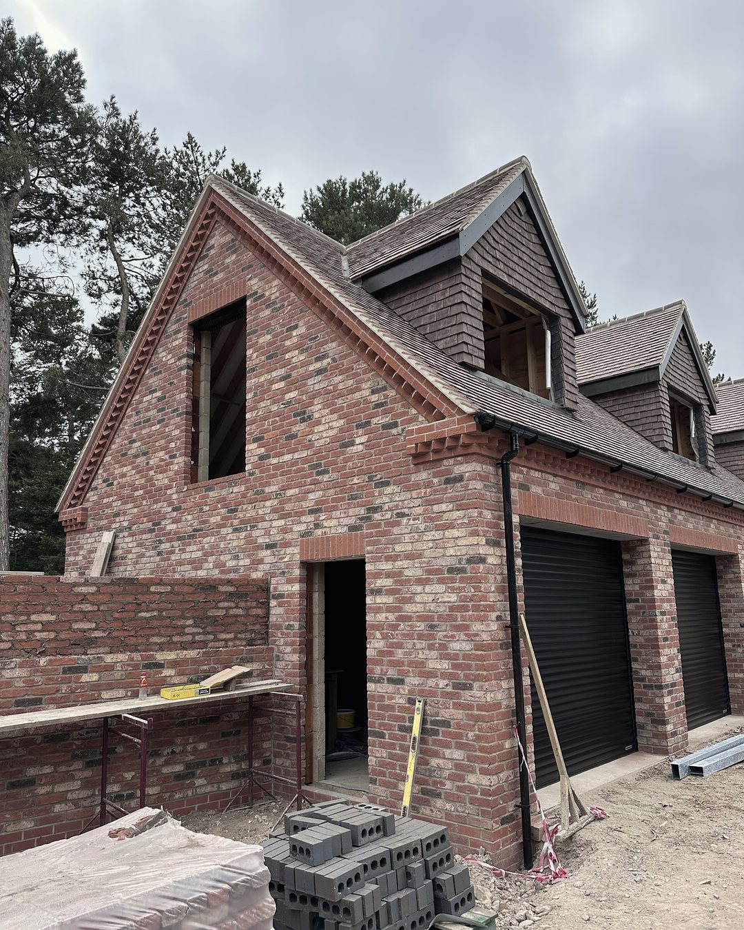 Brickwork to the garage and annexe