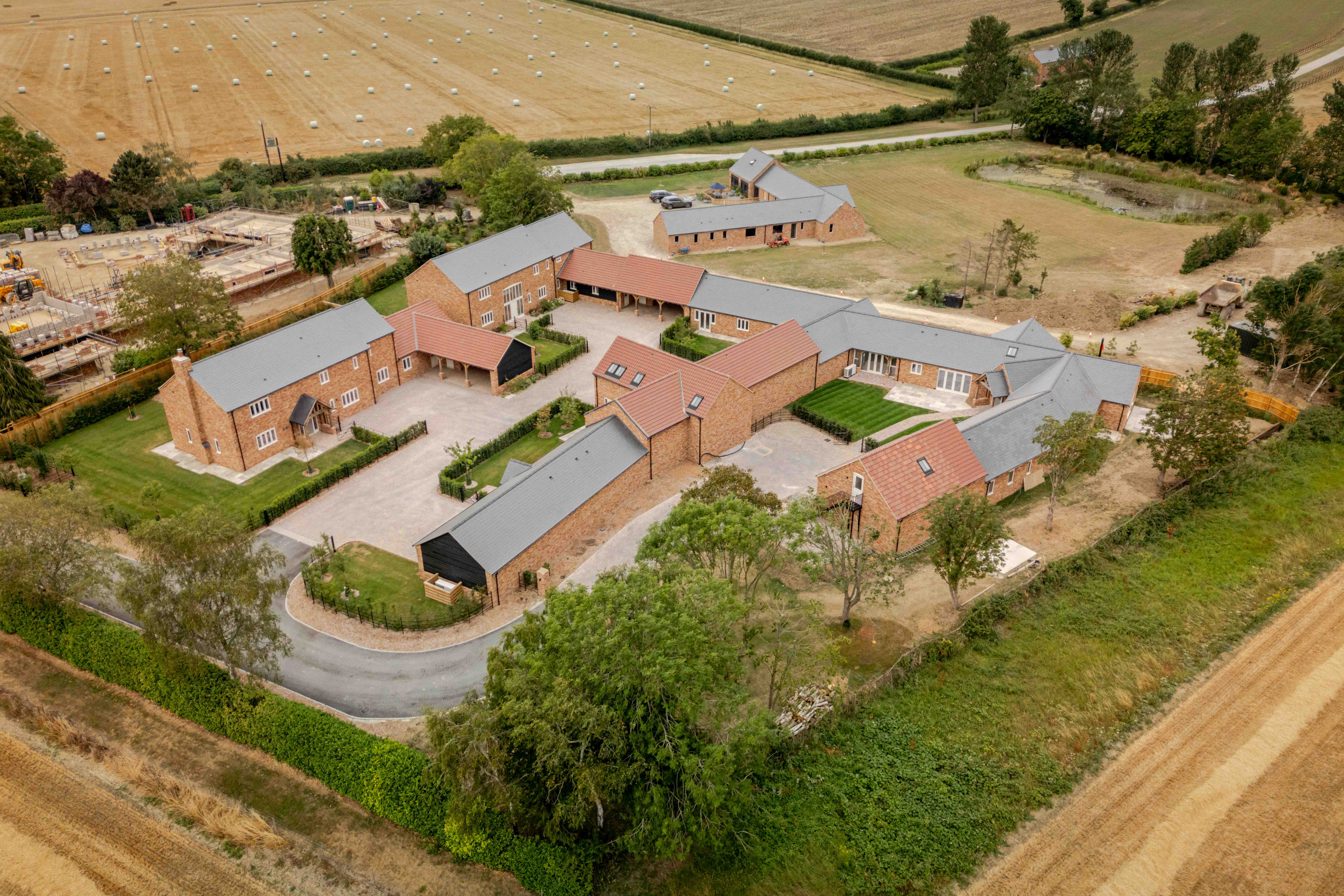 Roofs, yards and gardens from above