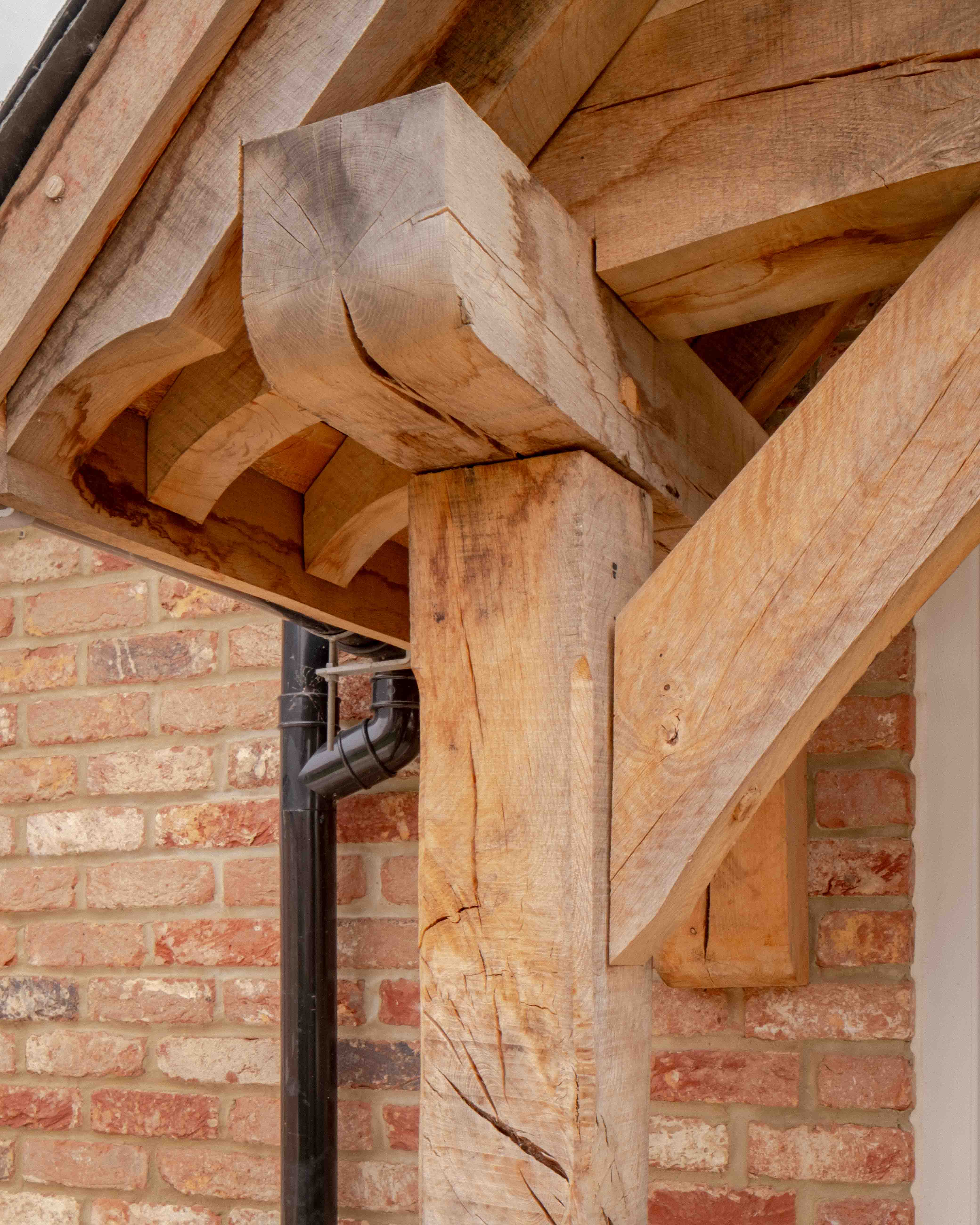 Curved oak brace into the post